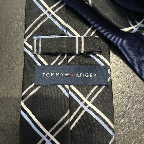 Tommy Hilfiger Black Classic Men Patterned Tie Classic Wedding or Business Tie - Picture 2 of 4